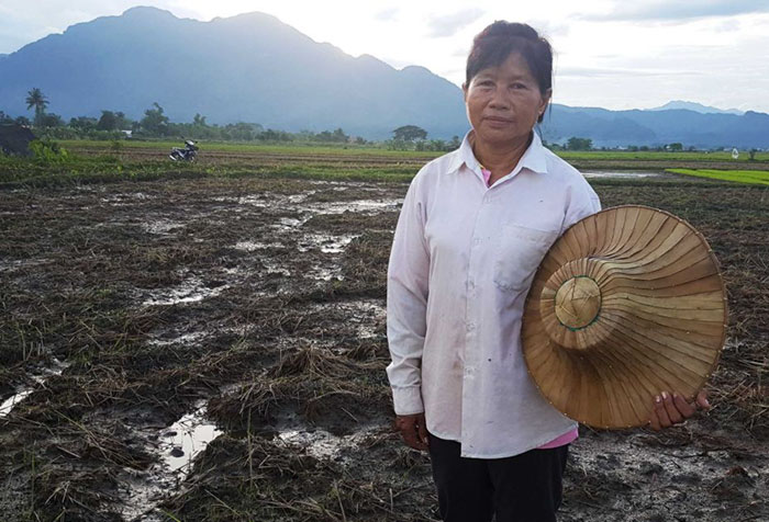 Esta granjera perdió su plantación de arroz cuando sacaron el agua de la cueva tailandesa en la que estaban los niños atrapados. Dijo que el arroz se podía volver a plantar, pero los niños no"
