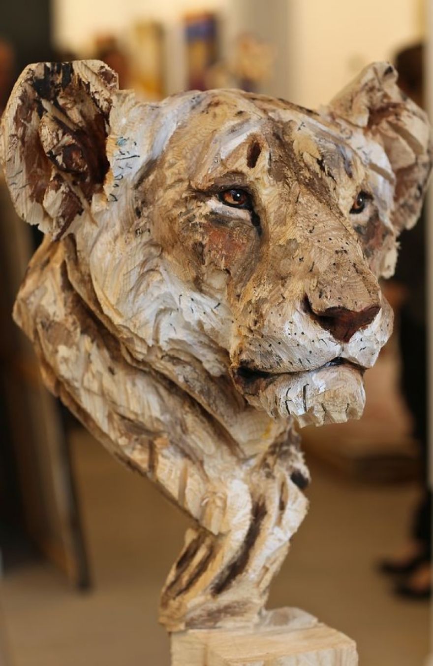 Artist Uses A Chainsaw To Transform Wood Into Stunning Sculptures