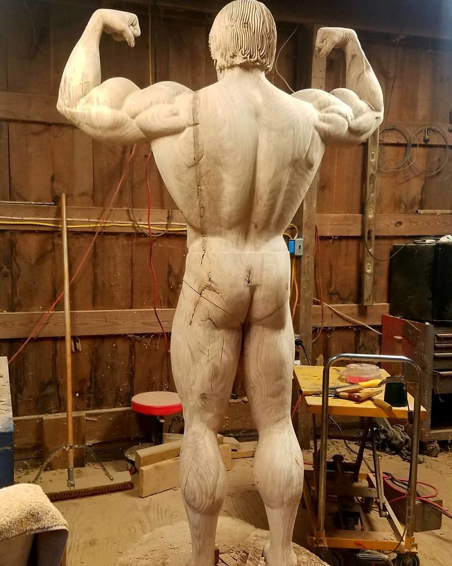 Sculptor Creates A Life-Size Statue Of Arnold Schwarzenegger Out Of Tree Trunk