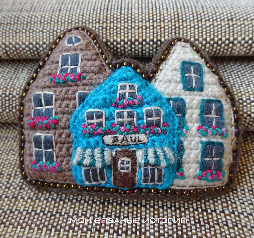 Cosy Crocheted Houses And Streets In Brooches