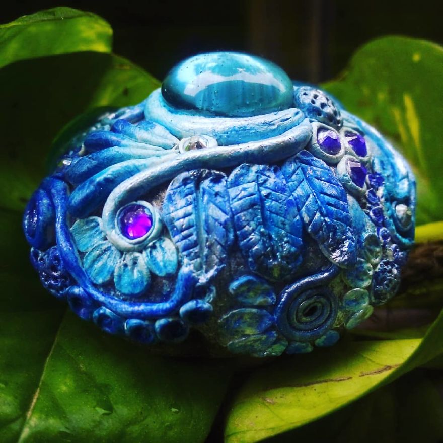I Create Art Pieces Or Paperweight Using Stone And Air Dry Clay I Create Art Pieces Or Paperweight Using Stone And Air Dry Clay
