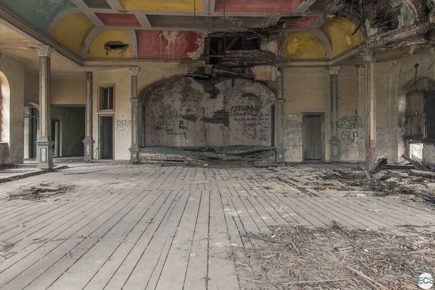 Do Not Forget Me: Capturing The Past Of Abandoned Places