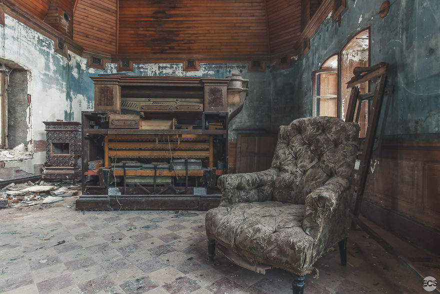 Do Not Forget Me: Capturing The Past Of Abandoned Places