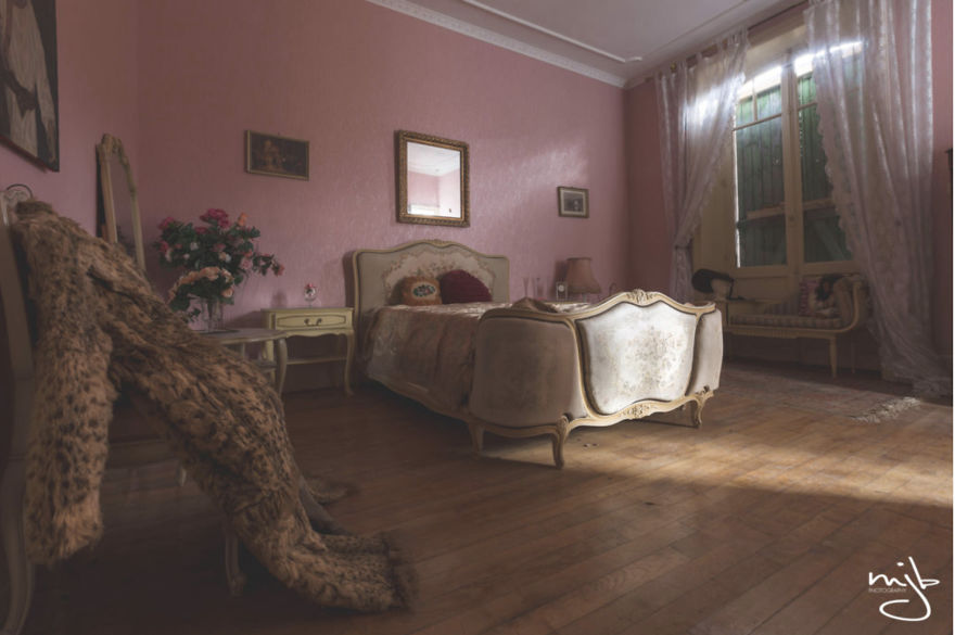 I Photographed The Best-Kept Bedroom Secrets Of All Times