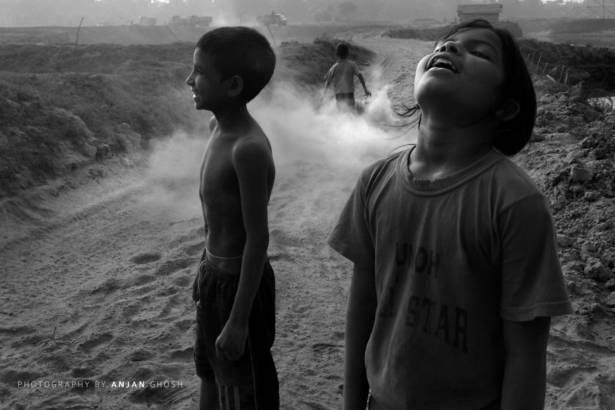 Talented Photographer (Anjan Ghosh) Shares Life In India With The World