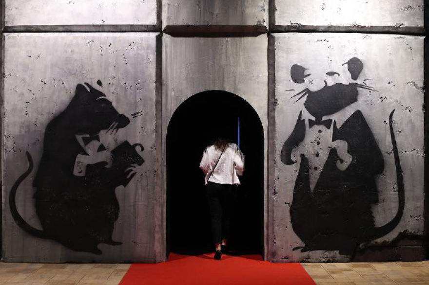 Unauthorized Moscow Banksy Exhibit Elicits "Lol" From Artist