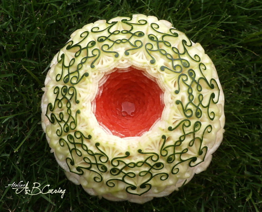 What Is Common Between A Watermelon, Art And A Knife? Scrow Down And You'll Find Out.
