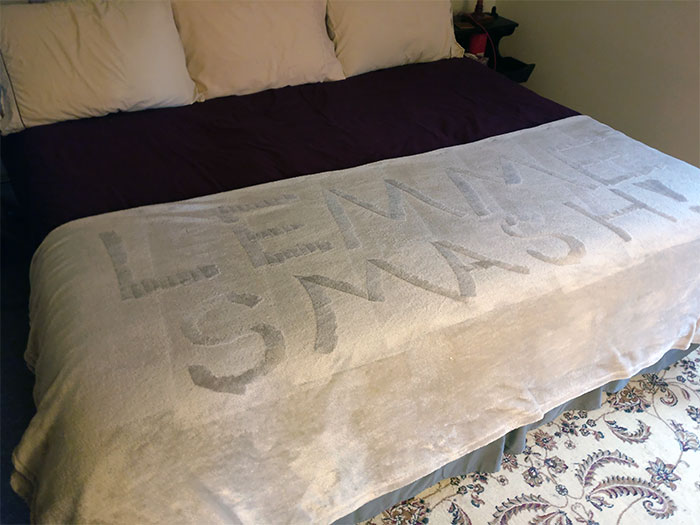 I Discovered I Can Write Messages In My Girlfriends New Blanket