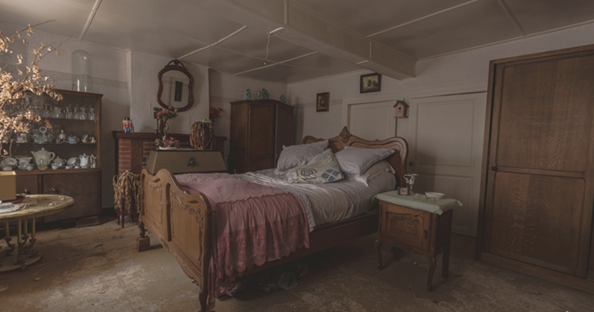 I Photographed The BestKept Bedroom Secrets Of All Times Bored Panda