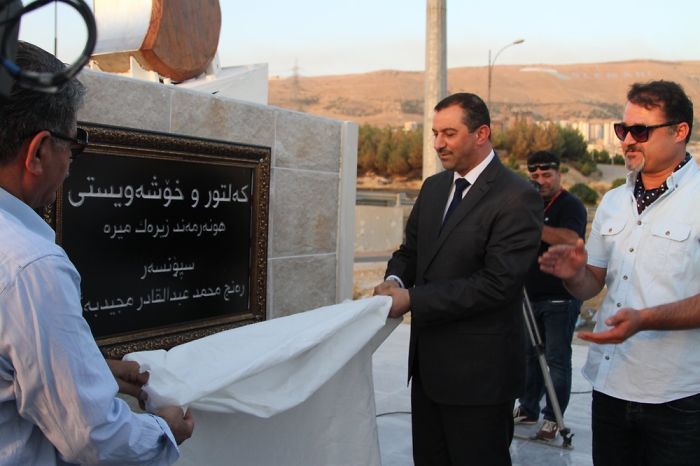 Sculptor Zirak Mira Unveils ‘Love And Culture’ Statue In Sulaimani Sculptor Zirak Mira Unveils ‘Love And Culture’ Statue In Sulaimani