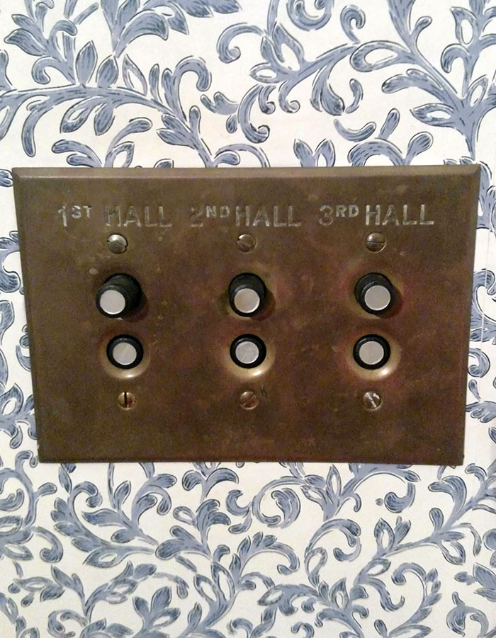 Mi casa aún tiene estos interruptores originales