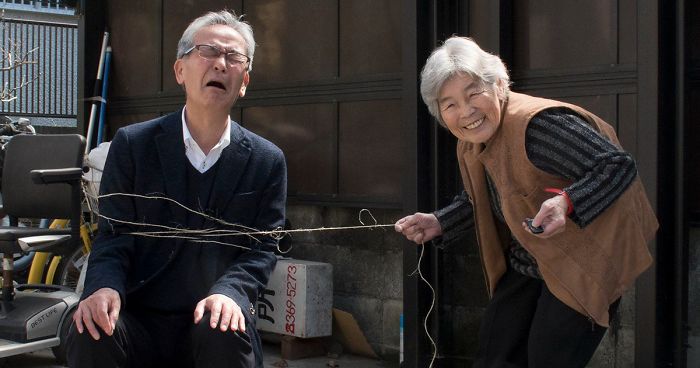 Seit diese 90-Jährige Japanische Omi die Fotografie für sich entdeckt hat, kann Sie es nicht lassen, witzige Selbstporträts zu schießen
