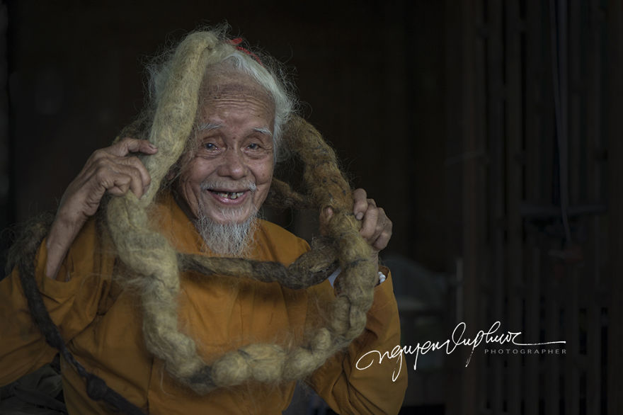 I Photographed Mr. Chien, A Man With 4-Meters-Long Hair