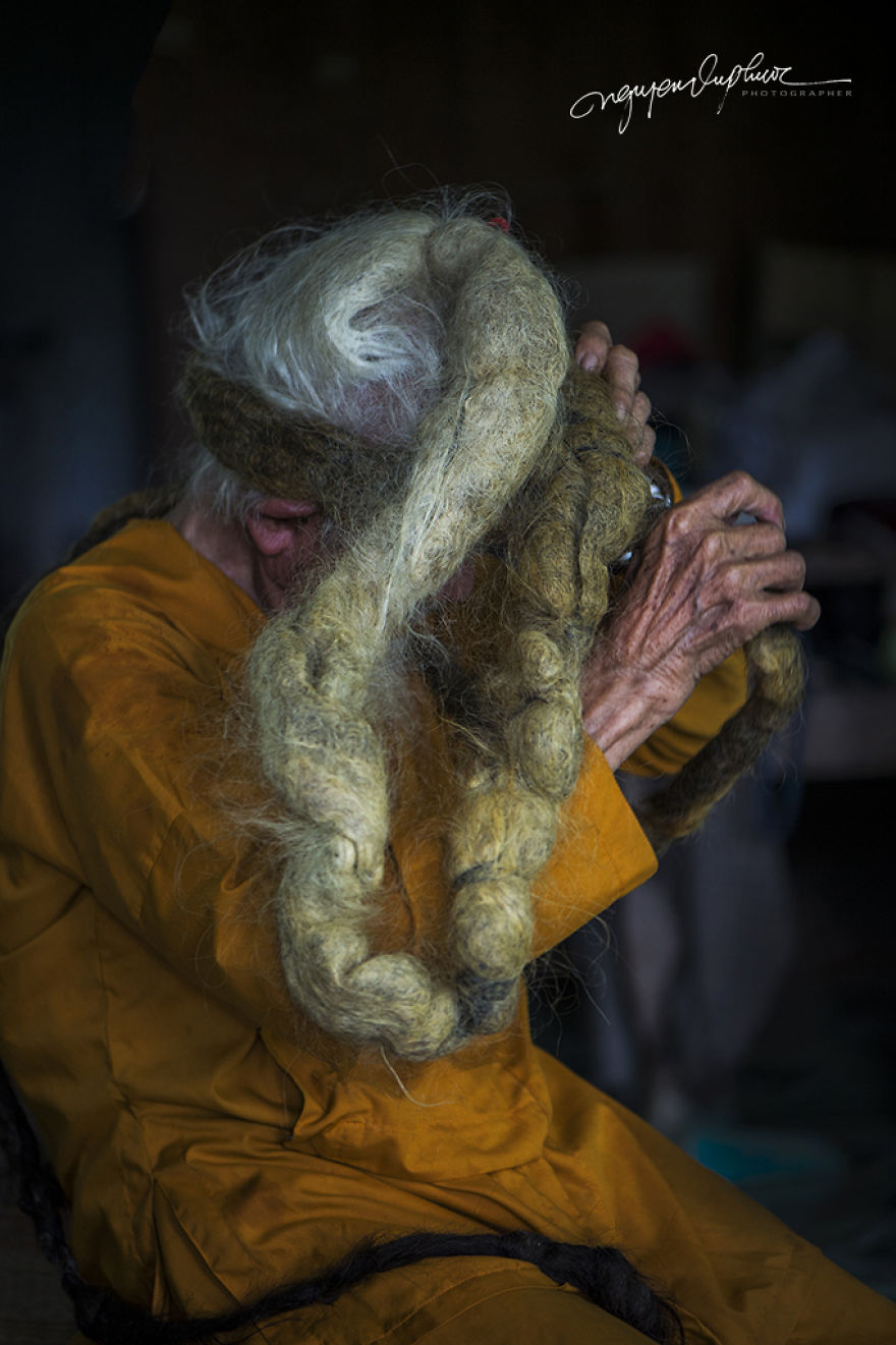 I Photographed Mr. Chien, A Man With 4-Meters-Long Hair