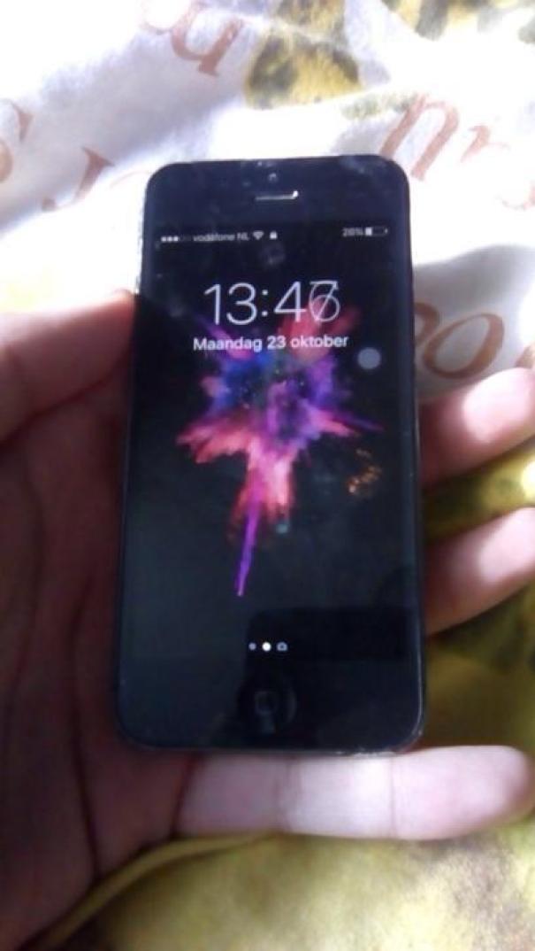 Seller Of This Iphone Made The Picture Exactly At The End Of The Minute
