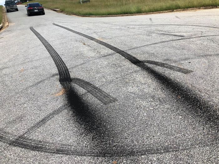Estas marcas de neumáticos parecen estar en 3D