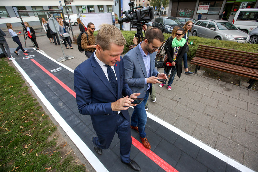 Celebrating International Programmer’s Day On Vilnius’ First-Ever Pedestrian Mobile Lane