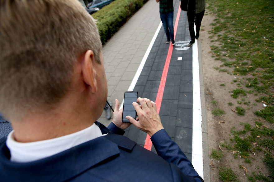 Celebrating International Programmer’s Day On Vilnius’ First-Ever Pedestrian Mobile Lane