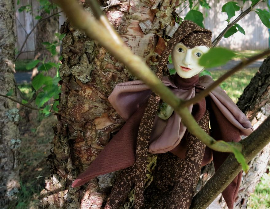 Materializing Thoughts And Dreams: Humanoid Art Dolls