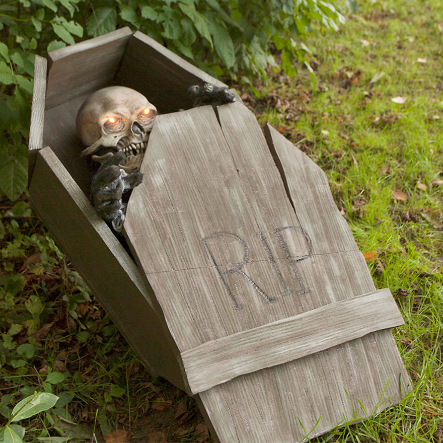 Diy Lawn Coffin Halloween Prop