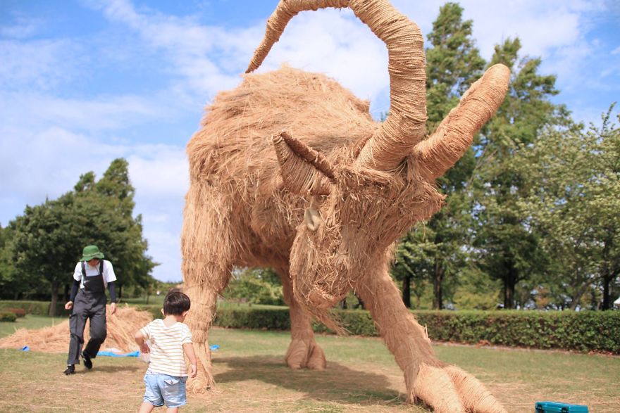 Japanese Continue The Tradition Of Rice Harvest Season By Creating Gigantic Straw Sculptures