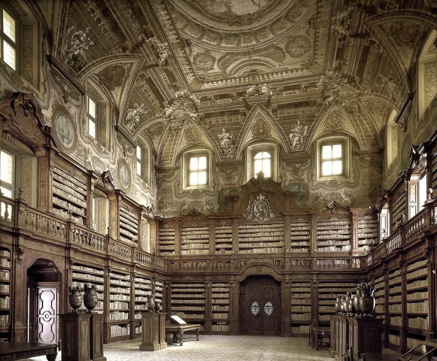 State Library Oratoriana Girolami, Napoli, Italy