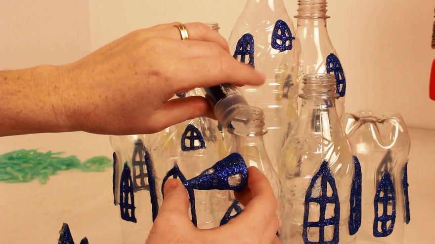 I Made This Frozen Castle Using Hot Glue And Plastic Bottles