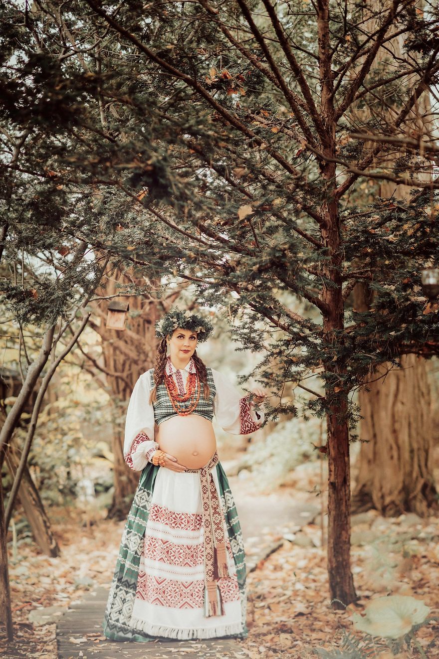 Maternity Pictures Inspired By Lithuanian Culture