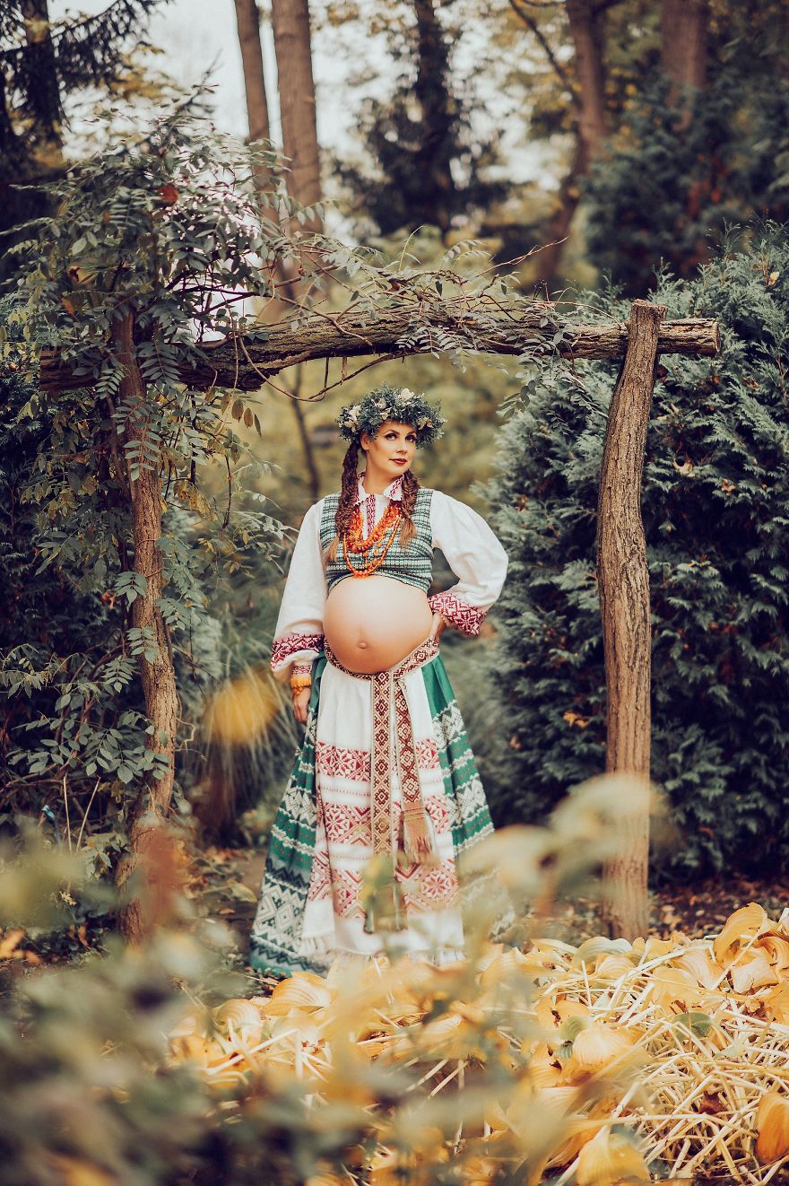 Maternity Pictures Inspired By Lithuanian Culture