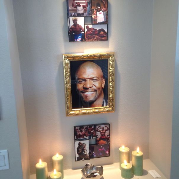 My Brother And His Fiancé Left Me Their House For The Weekend. So I Made A Terry Crews Shrine In Their Entryway