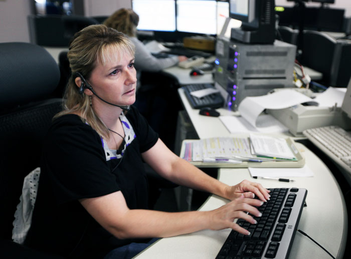 911 Operator Shares The 14 Craziest Experiences She Had While Working