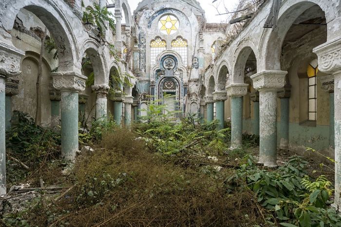 Sinagoga abandonada en Rumanía