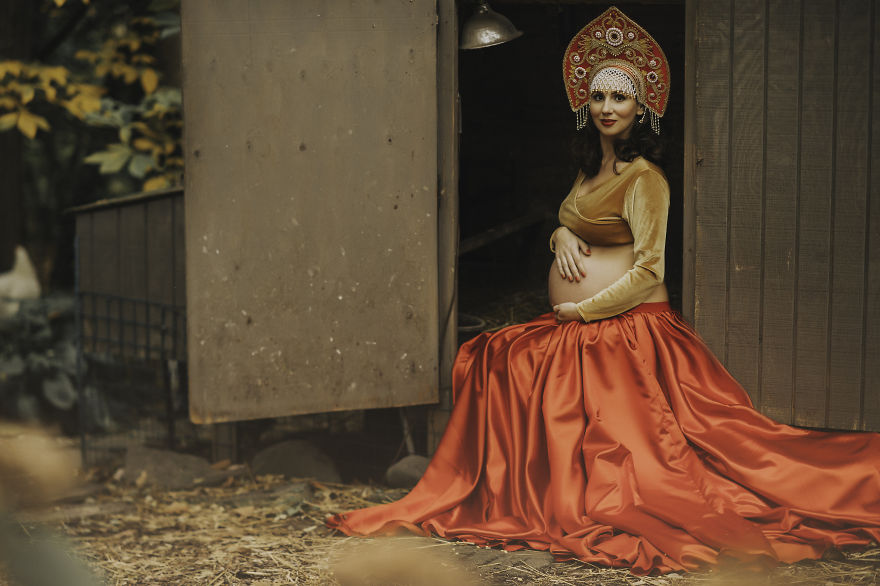 Maternity Pictures Inspired By Russian Culture