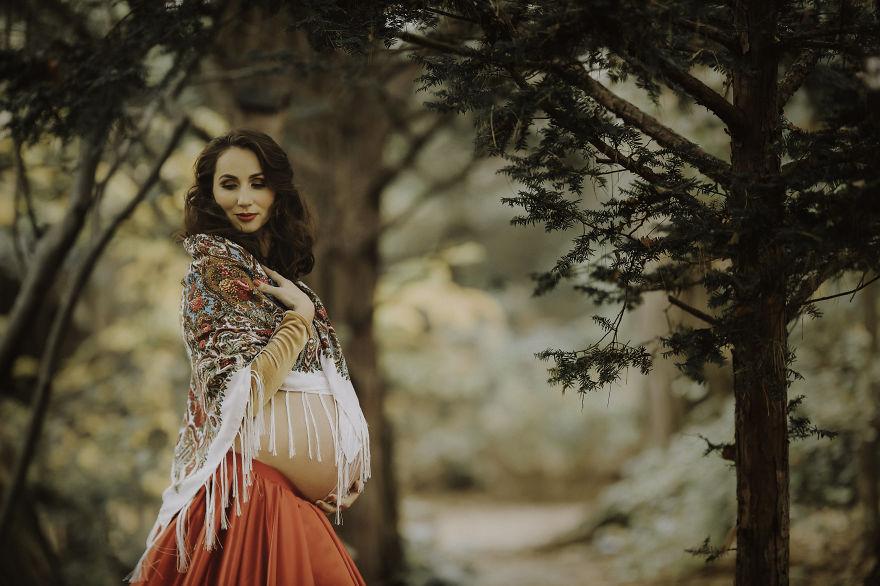 Maternity Pictures Inspired By Russian Culture
