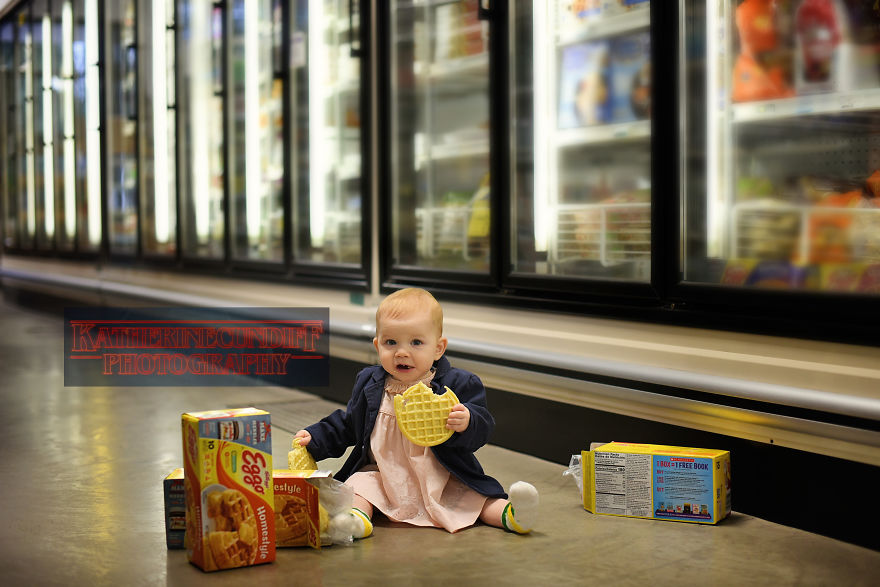 Stranger Things Cosplay: Eleven Waffle Smash