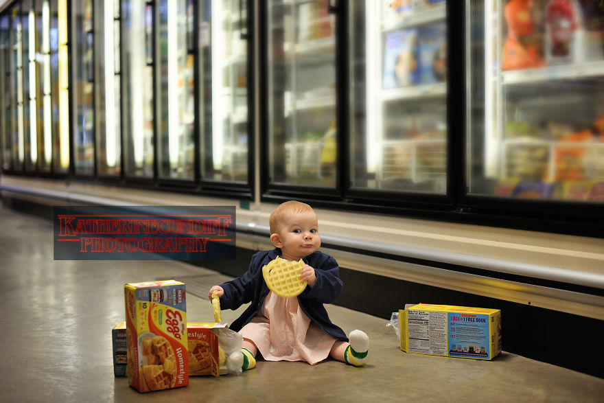 Stranger Things Cosplay: Eleven Waffle Smash