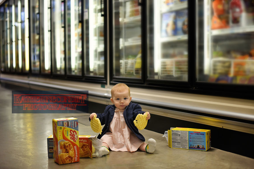 Stranger Things Cosplay: Eleven Waffle Smash