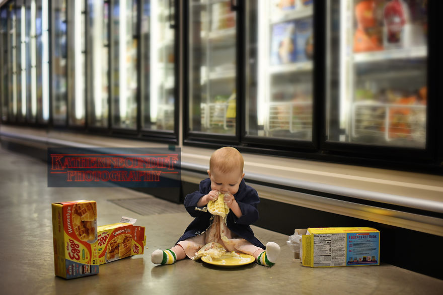 Stranger Things Cosplay: Eleven Waffle Smash