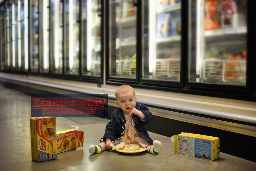Stranger Things Cosplay: Eleven Waffle Smash