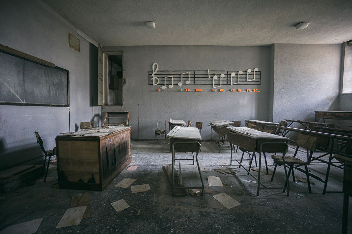 Escuela de música abandonada en Italia