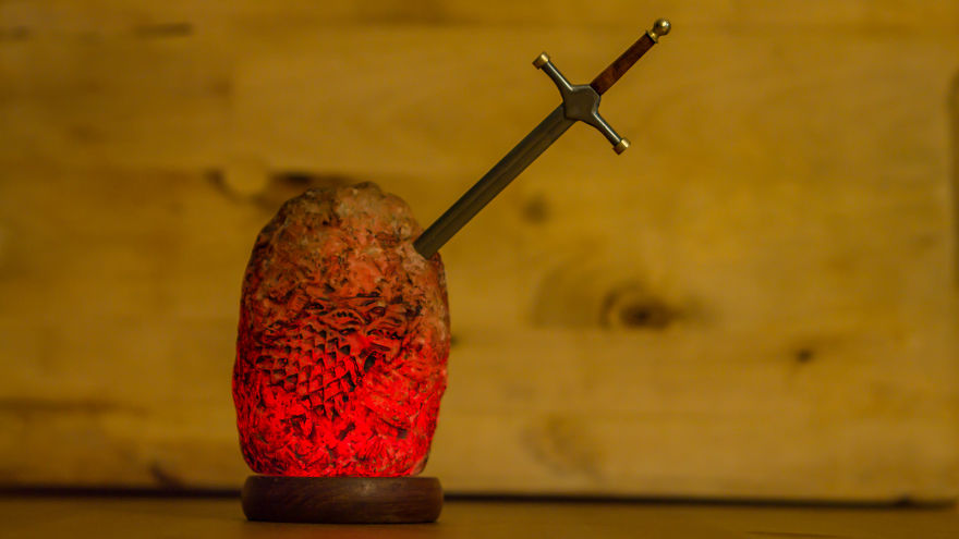 Salt Lamp Carving - Stark Wolf Shield From Game Of Thrones