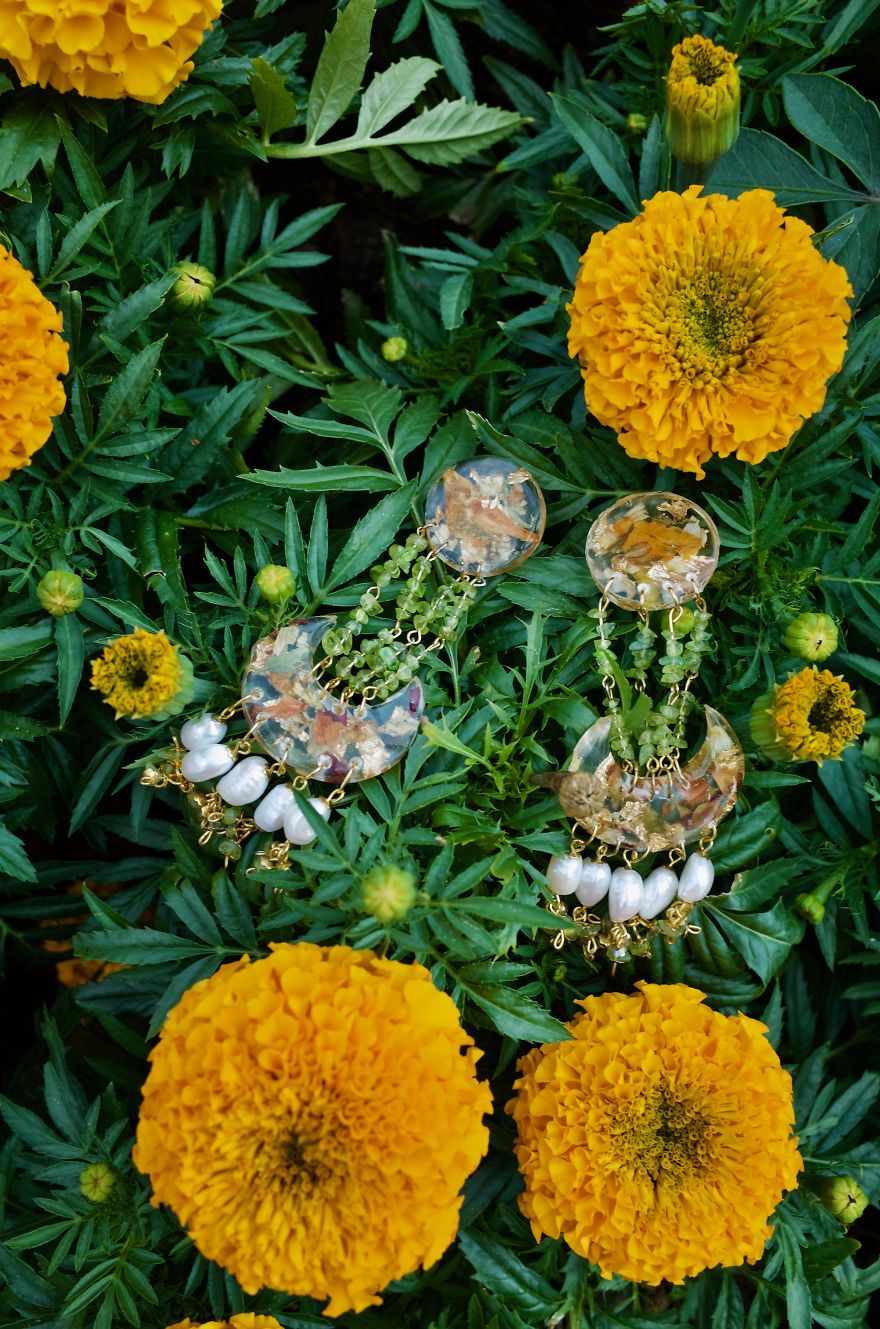 I Make One-Of-A-Kind Vintage Jewelry From Flowers And Gemstones