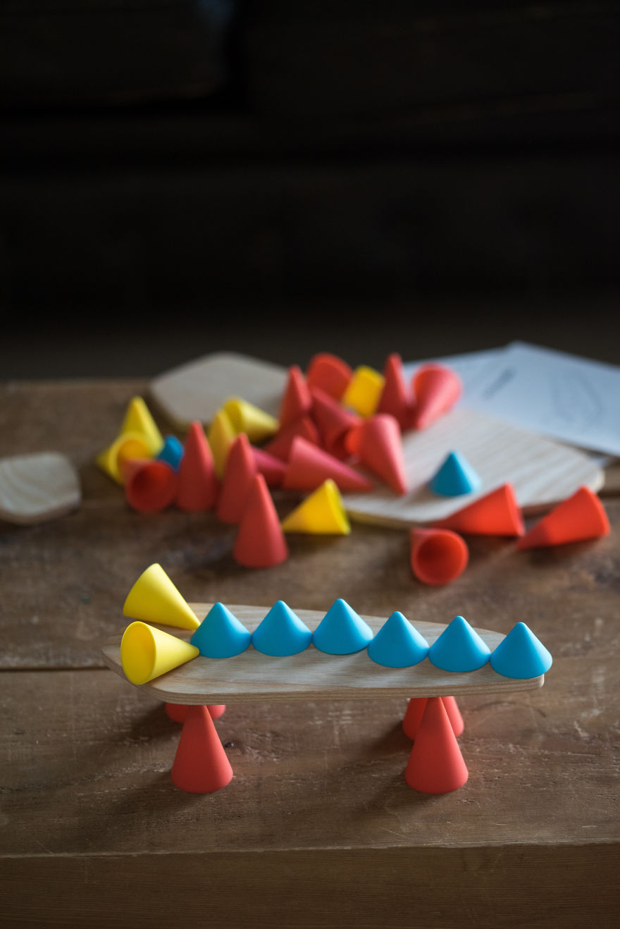 This New Toy Helps To Develop Kids' Concentration & Imagination