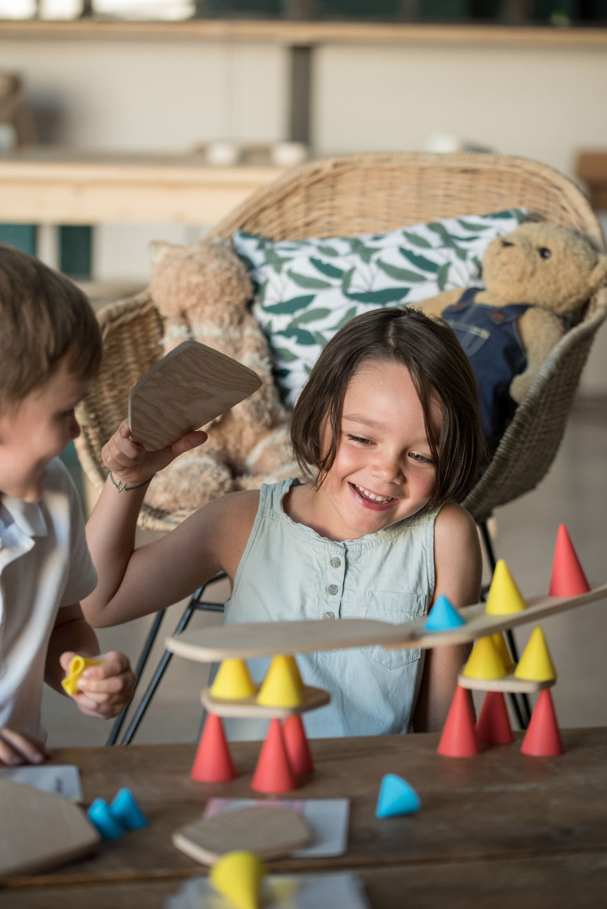 This New Toy Helps To Develop Kids' Concentration & Imagination