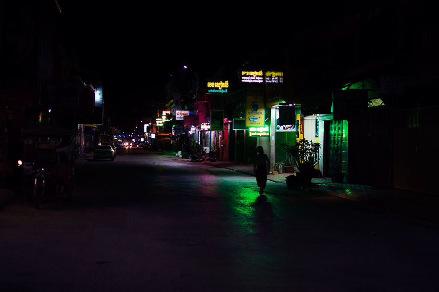 Photographer Travelled And "Discovered" The Cinematic Side Of The Cambodia