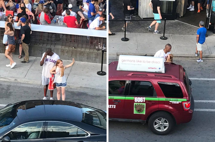Este hombre ciego llevaba varios minutos intentando parar un taxi sin éxito, y esta chica le ayudó y se quedó con él hasta que consiguió uno