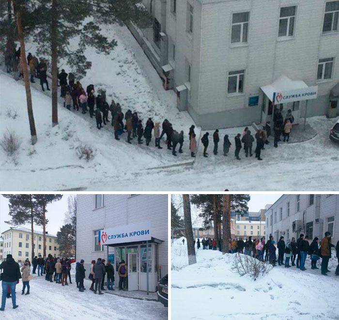 Rusos haciendo cola en la nieve para donar sangre, después de que un incendio en un centro comercial acabara con 64 personas, entre ellos 11 niños
