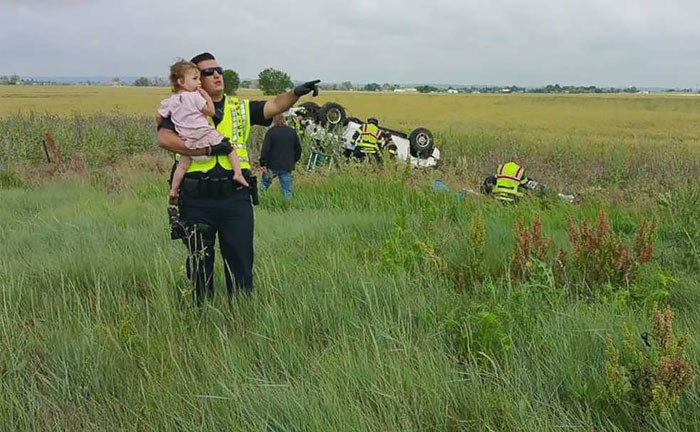 Police Officer Pictured Distracting A Little Girl After Her Dad Died In Car Accident Says He Began Singing 'Twinkle Twinkle Little Star' To Comfort Her