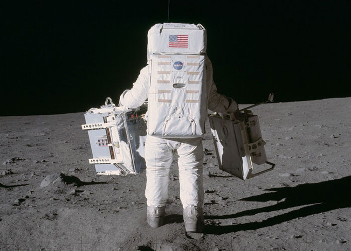 moon-landing-1002