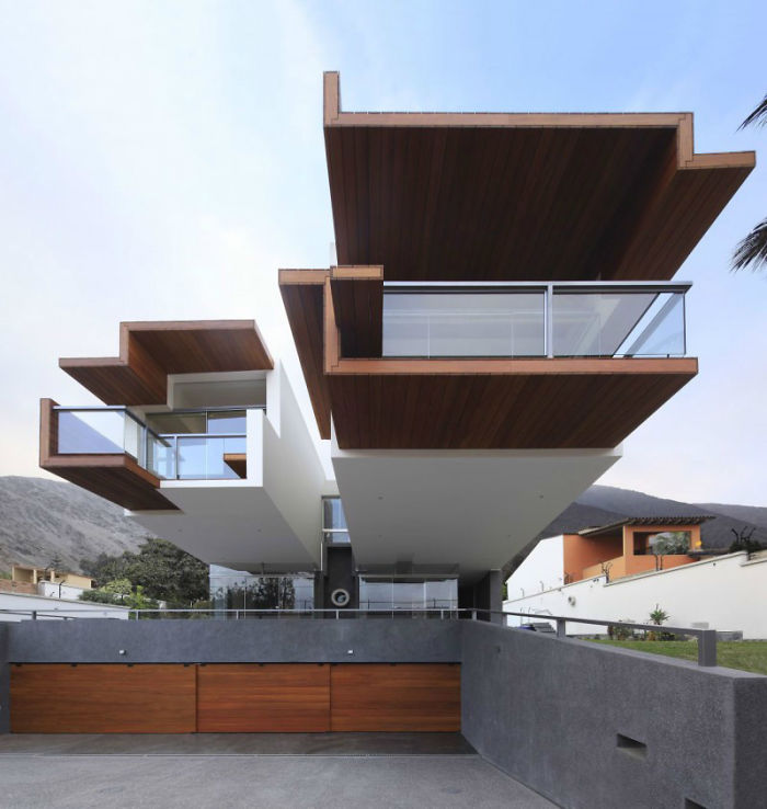 10 Amazing Cantilevered House Designs 10 Amazing Cantilevered House Designs